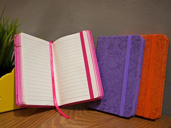Moleskine notebook, color edge, elastic closure, cloth page marker, 96 blank pages