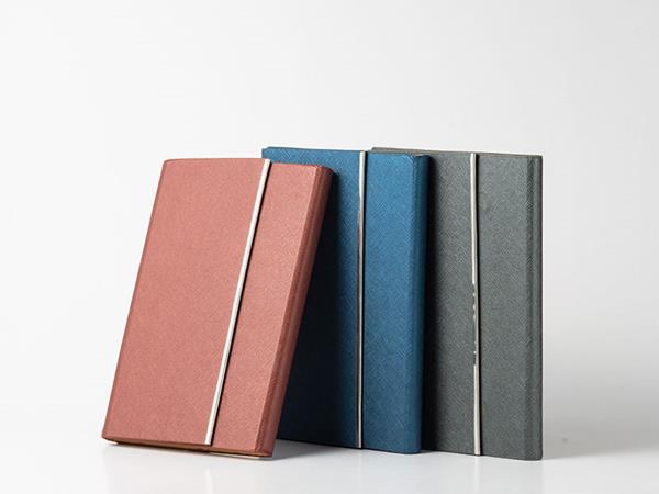 Leather trifold notebooks, magnetic closure, elastic closure, 80 lined pages