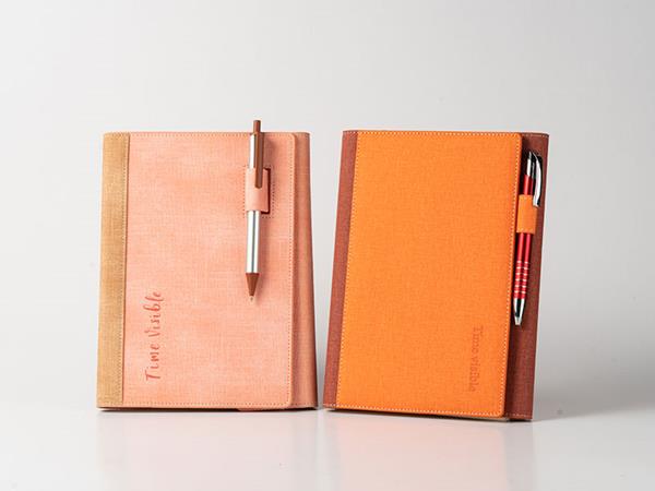 Leather trifold notebooks, magnetic closure, elastic pen loop, logo printing, 80 lined pages